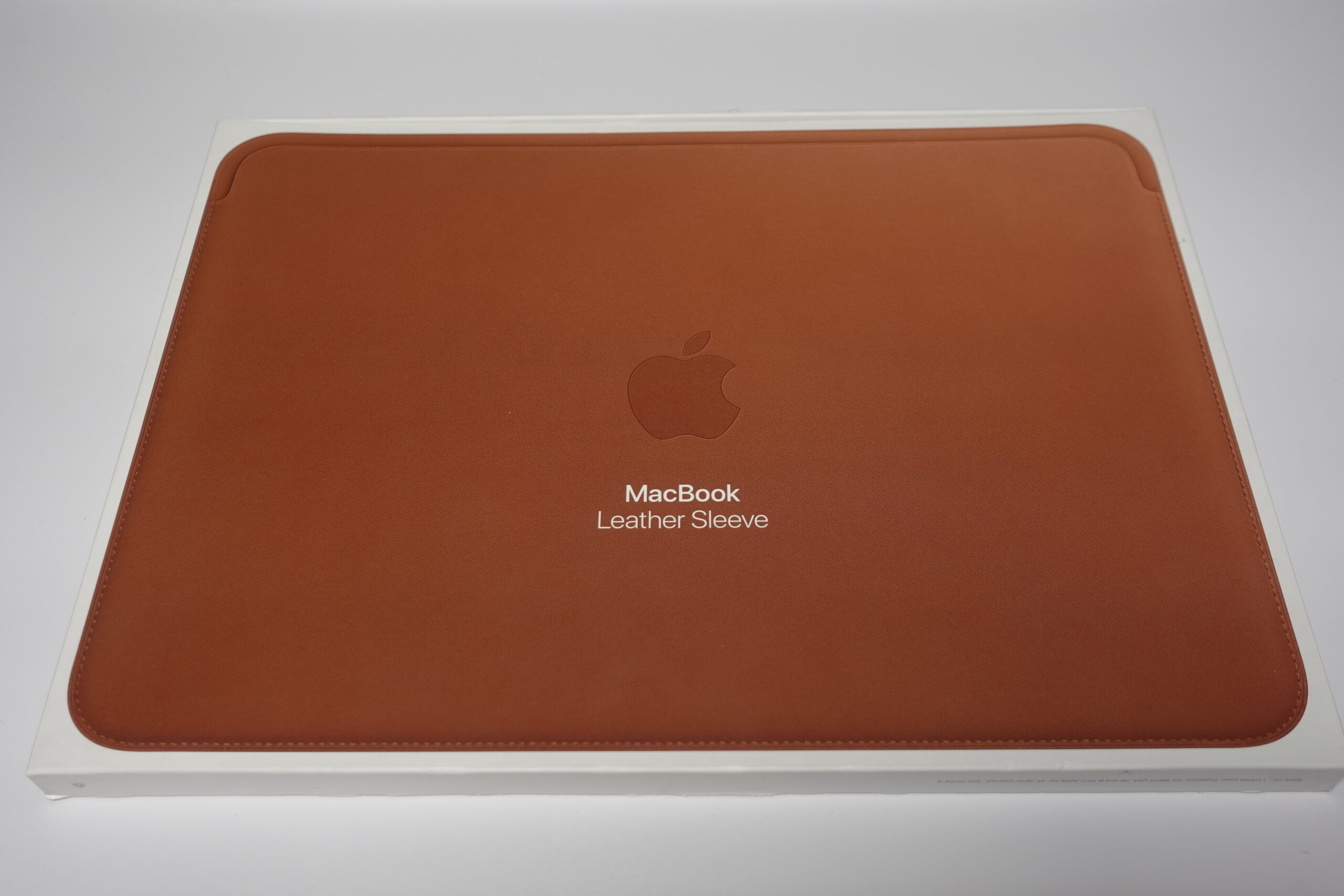 Apple純正のMacBook用レザースリーブケースの購入レビュー | Gadget 