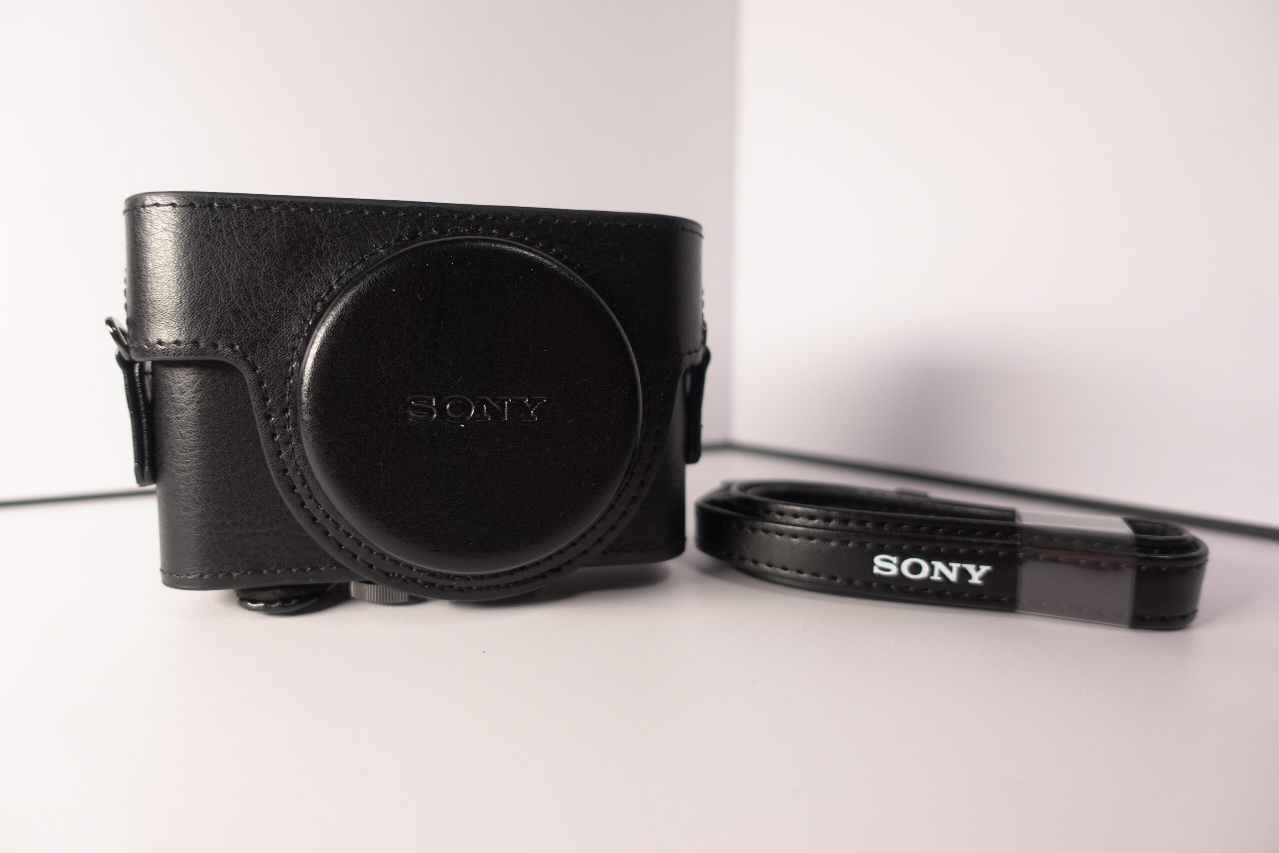 Sony RX100シリーズ用純正ケース「LCJ-RXF」のブラックを追加購入しま