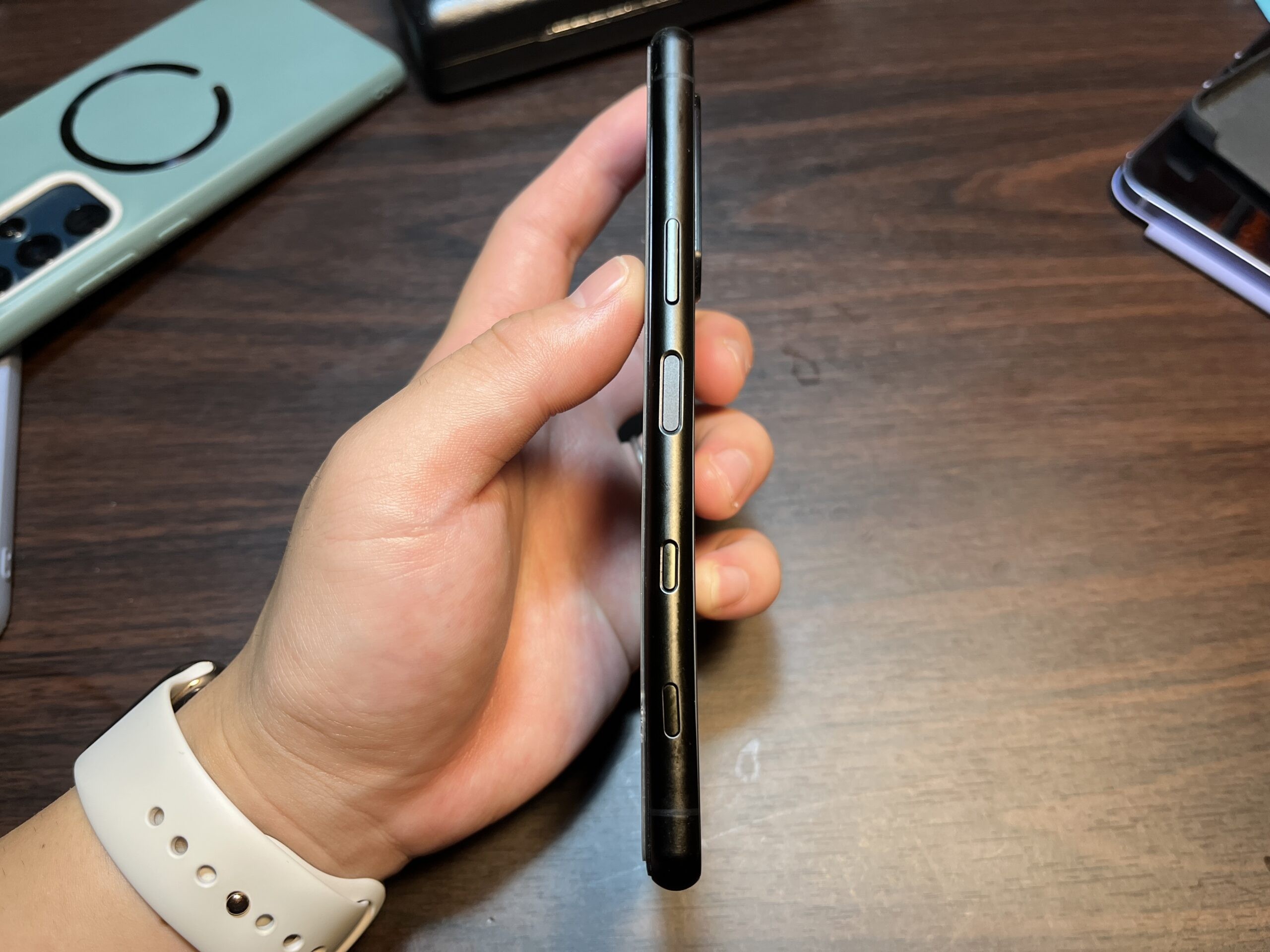 知らぬ間にXperia 5 IIIの筐体が曲がってしまった話 | Gadget