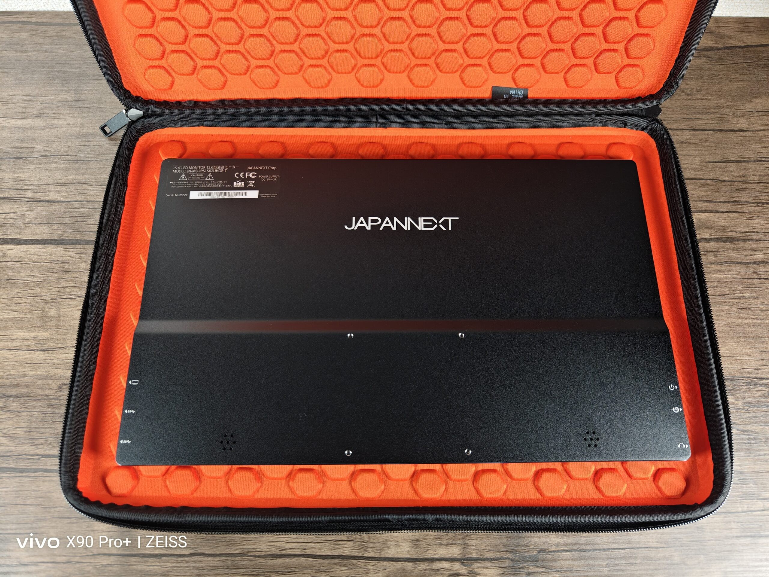 15.6インチのモバイルモニター用の保護ケースを購入した話 | Gadget