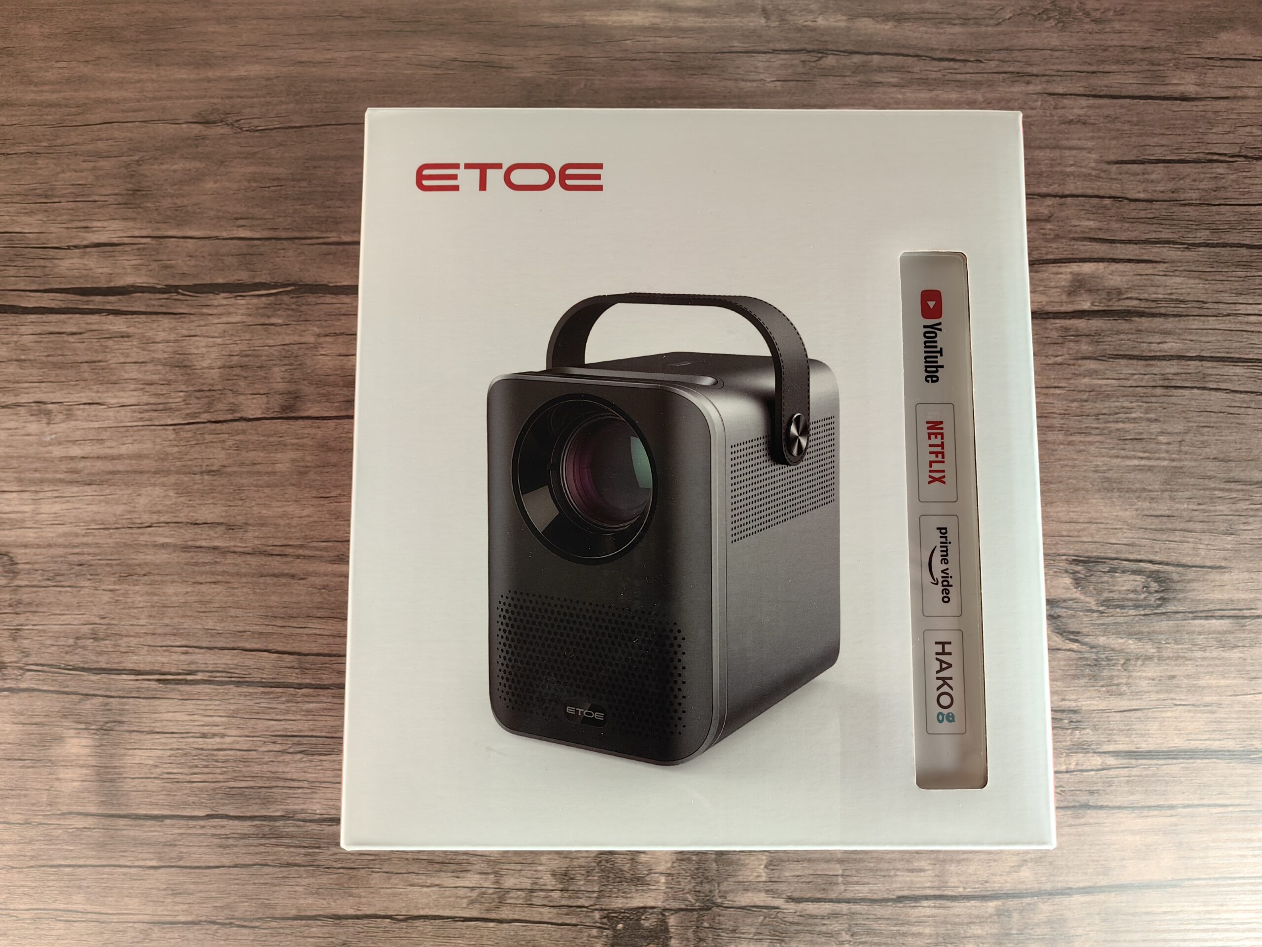 自室だけでなくキャンプでも！】超コンパクトなプロジェクター『ETOE
