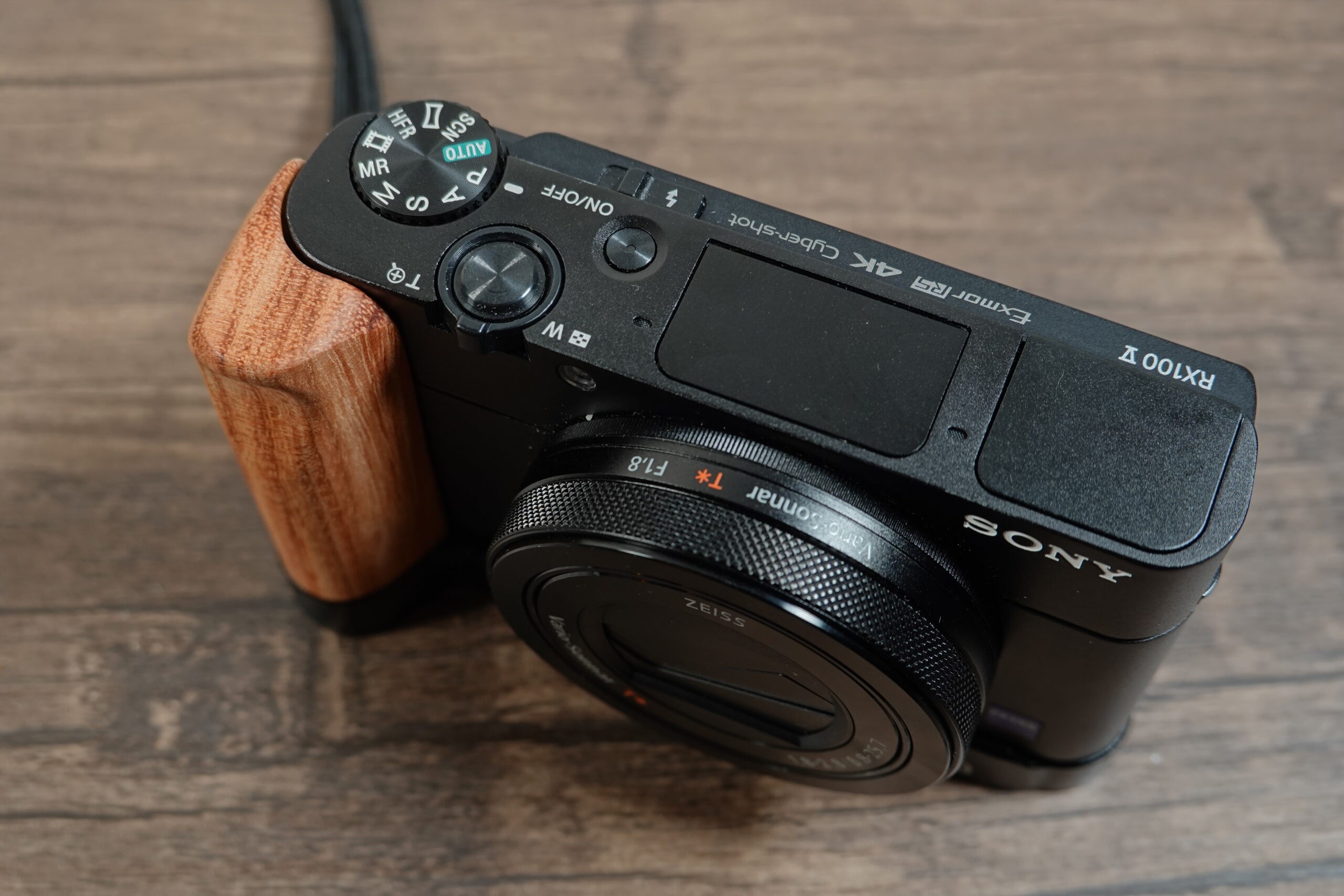 SONY RX100M5 アクセサリー類おまけ付き RX100M5の周辺機器はコレ！超快適に使えるアクセサリーを一挙に